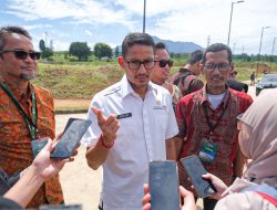 Menparekraf Sandiaga Uno ketika meninjau Kawasan Ekonomi Khusus (KEK) Lido di Kabupaten Bogor, Jawa Barat pada Jumat (31/3 - 2023).