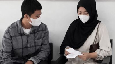 Ilustrasi peringatan keamanan digital terhadap modus phishing berkedok Foto Bugil dan nama Artis Indonesia